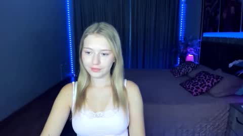 Snapshot of rosarising chatting on 2, 6, 2026 RosaRising online show from 2, 6, 2026