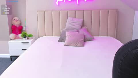 Kimberlly online show from 4, 12, 2025