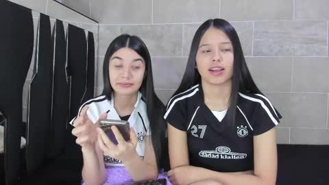 Rose y Miah online show from 4, 3, 2025