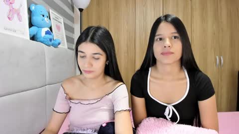 Snapshot of roseandmiah chatting on 23, 4, 2026 Rose y Miah online show from 23, 4, 2026