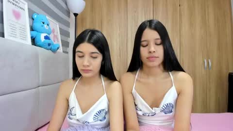 Snapshot of roseandmiah chatting on 6, 5, 2026 Rose y Miah online show from 6, 5, 2026