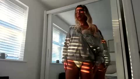 Snapshot of rosebella_ chatting on 3, 8, 2026 Bella online show from 3, 8, 2026