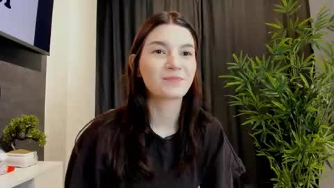 Snapshot of roseblanche2k chatting on 24, 6, 2026 Florin online show from 24, 6, 2026