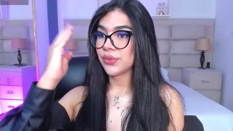 Snapshot of rosecassie chatting on 21, 9, 2025 Rose online show from 21, 9, 2025