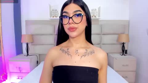 Snapshot of rosecassie chatting on 2, 10, 2025 Rose online show from 2, 10, 2025