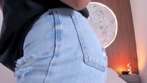 Snapshot of rosecassie chatting on 1, 2, 2026 Rose online show from 1, 2, 2026