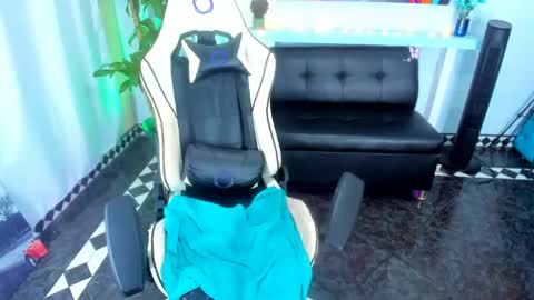 Snapshot of rosee_honey_ chatting on 3, 3, 2025 rose online show from 3, 3, 2025