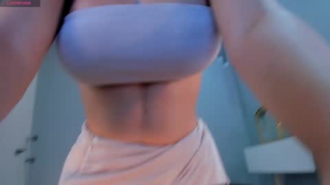 Snapshot of roseferrera chatting on 31, 12, 2024 Rose online show from 31, 12, 2024