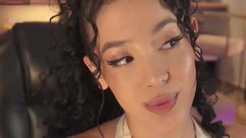 Snapshot of roseferrera chatting on 26, 10, 2025 Rose online show from 26, 10, 2025