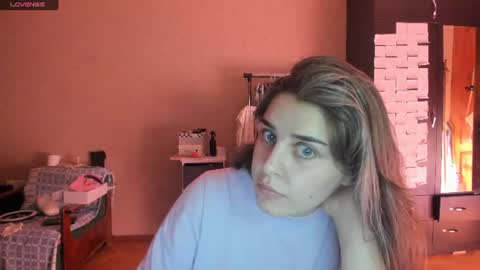 Snapshot of roselina_ chatting on 3, 7, 2026 Rose online show from 3, 7, 2026