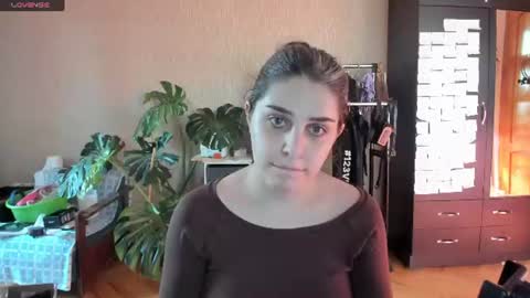 Snapshot of roselina_ chatting on 23, 7, 2026 Rose online show from 23, 7, 2026