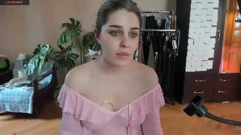 Snapshot of roselina_ chatting on 29, 7, 2026 Rose online show from 29, 7, 2026