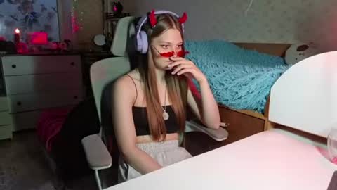 Snapshot of rosellalayel chatting on 4, 8, 2026 Luna online show from 4, 8, 2026