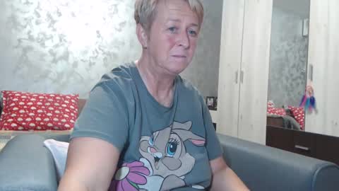 Lovepinklilly online show from 12, 12, 2024