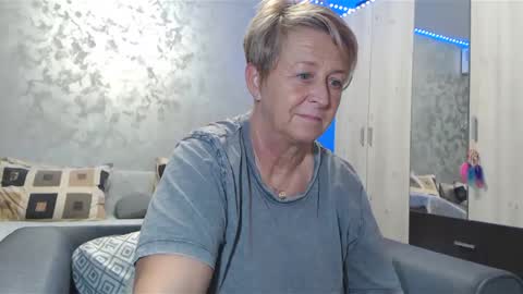 Lovepinklilly online show from 18, 12, 2024