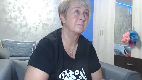 Lovepinklilly online show from 2, 12, 2025