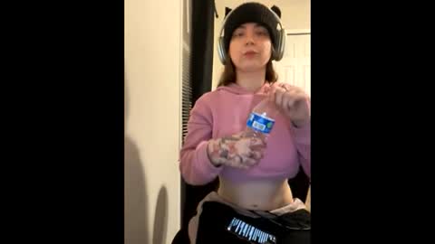 Snapshot of roseyla1 chatting on 8, 2, 2026 roseyla1 online show from 8, 2, 2026