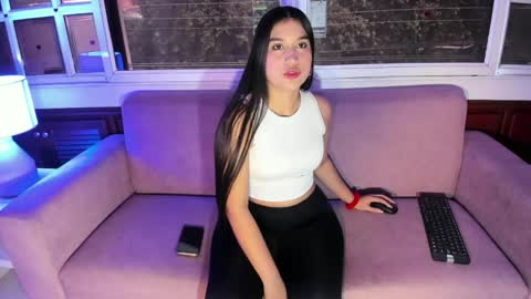 Snapshot of rosie_chell chatting on 4, 5, 2026 Rosie online show from 4, 5, 2026