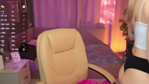 Snapshot of rosie_mac chatting on 8, 5, 2026 Rosie online show from 8, 5, 2026