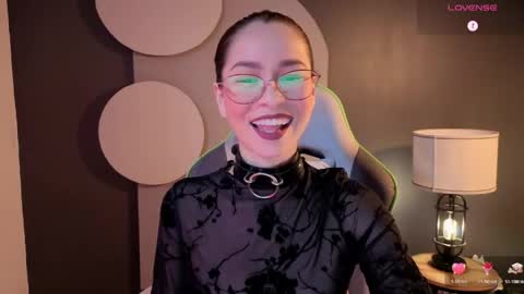 Snapshot of rosse_98_ chatting on 8, 6, 2026 Miss Rosse online show from 8, 6, 2026
