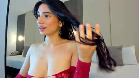 Snapshot of rosse_her chatting on 3, 7, 2026 R O S S E online show from 3, 7, 2026