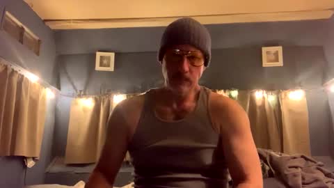 Snapshot of roundthebend8 chatting on 22, 1, 2025 roundthebend8 online show from 22, 1, 2025