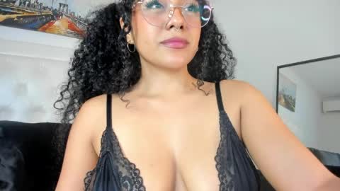 rouse_sexy_hotxx77 online show from 15, 5, 2026