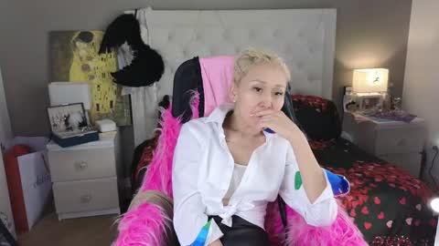 Snapshot of roxalanastar chatting on 12, 5, 2026 Roxalana online show from 12, 5, 2026