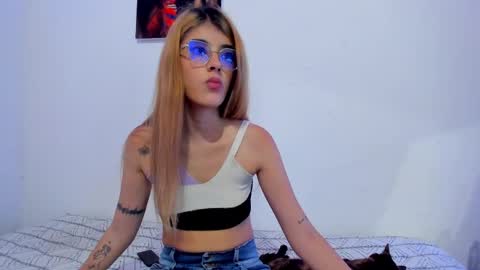 Snapshot of roxanajames__ chatting on 12, 3, 2025 roxy online show from 12, 3, 2025