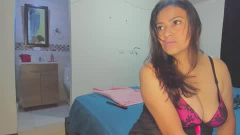 Snapshot of roxanasexy2025 chatting on 4, 3, 2025 roxanasexy2025 online show from 4, 3, 2025