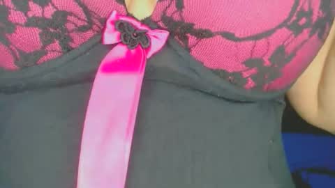 Snapshot of roxanasexy2025 chatting on 1, 10, 2025 roxanasexy2025 online show from 1, 10, 2025