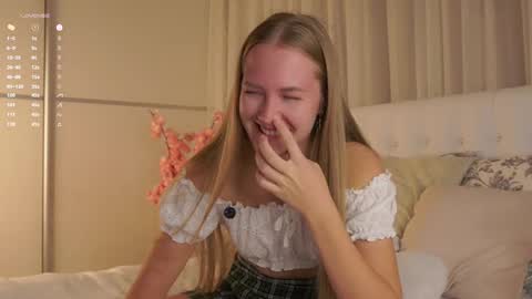 Anna Lokiss online show from 18, 9, 2025