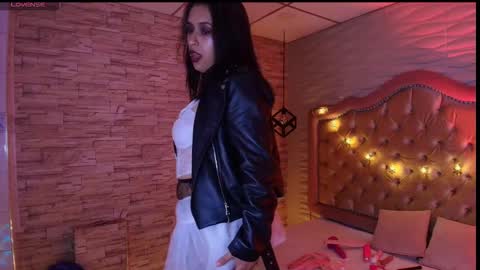 roxanne_han online show from 10, 10, 2025