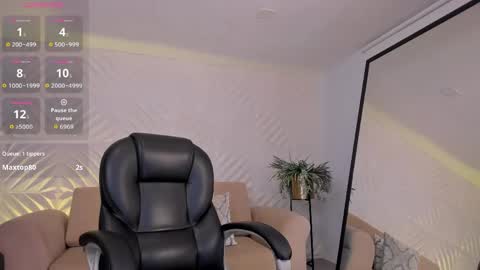 Snapshot of roxannehill_ chatting on 31, 5, 2026 Roxanne Hill online show from 31, 5, 2026