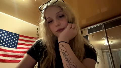 Snapshot of roxanneleaton chatting on 24, 2, 2026 Molly online show from 24, 2, 2026