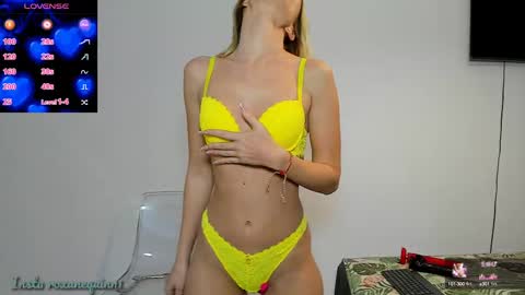 Snapshot of roxannequin chatting on 5, 3, 2025 roxanne online show from 5, 3, 2025