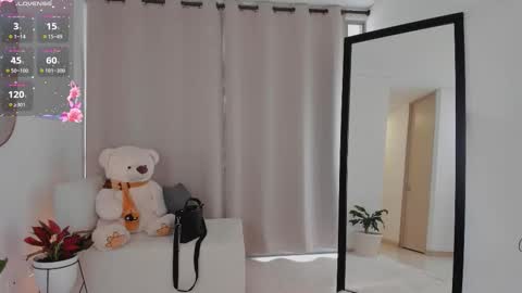 Snapshot of roxie_gates chatting on 10, 10, 2025 R O X I E online show from 10, 10, 2025