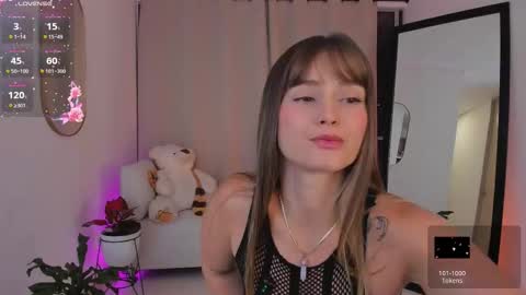 Snapshot of roxie_gates chatting on 23, 10, 2025 R O X I E online show from 23, 10, 2025