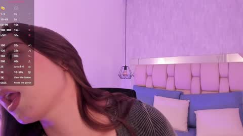 Snapshot of roxie_summers chatting on 8, 1, 2025 Roxie online show from 8, 1, 2025