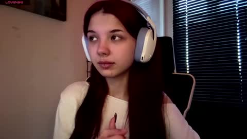 Snapshot of roxiepiurkowski chatting on 18, 4, 2026 Hana online show from 18, 4, 2026