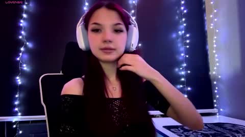 Snapshot of roxiepiurkowski chatting on 18, 5, 2026 Hana online show from 18, 5, 2026