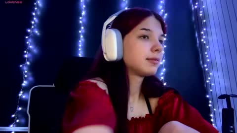 Snapshot of roxiepiurkowski chatting on 7, 6, 2026 Hana online show from 7, 6, 2026