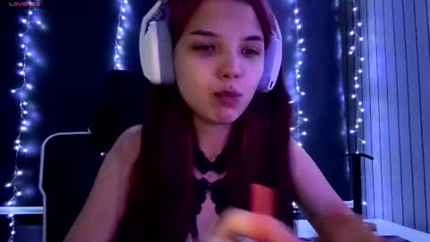 Snapshot of roxiepiurkowski chatting on 23, 6, 2026 Hana online show from 23, 6, 2026