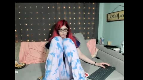 roxihazeleyes online show from 17, 2, 2025