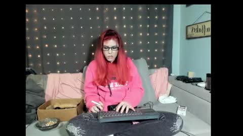 roxihazeleyes online show from 18, 2, 2025