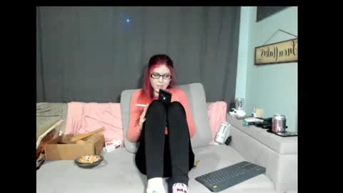 roxihazeleyes online show from 24, 2, 2025