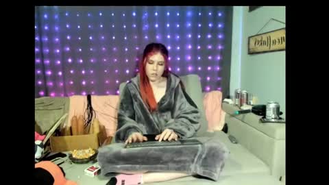 roxihazeleyes online show from 24, 2, 2025