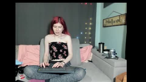 roxihazeleyes online show from 1, 3, 2025