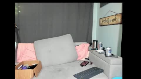 roxihazeleyes online show from 1, 3, 2025