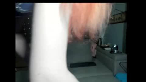 roxihazeleyes online show from 4, 3, 2025